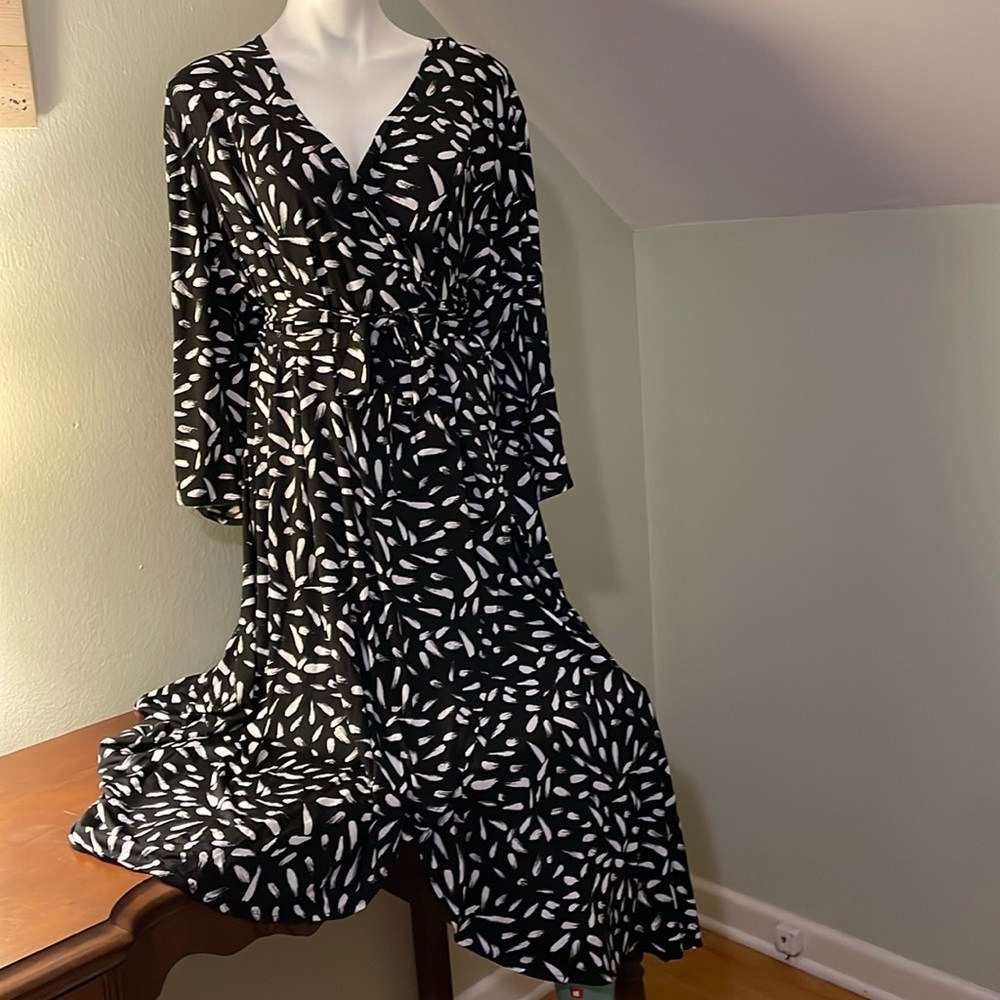 Catherines Black and White Maxi Dress- new with tags